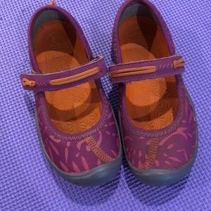 Super cute!  Keen Moxie Mary Janes